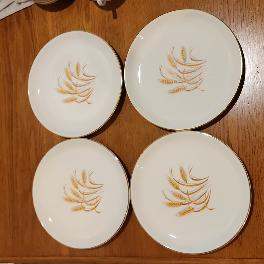 Set of 4 Vintage Homer Laughlin Golden Wheat 🌾 Dinner plate 9.25 inches.